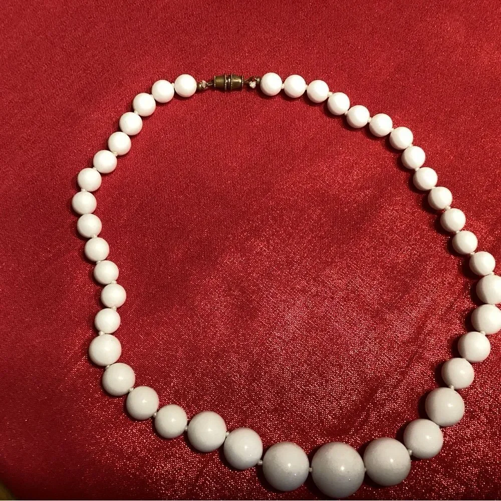 Classic White Graduated Bead Necklace